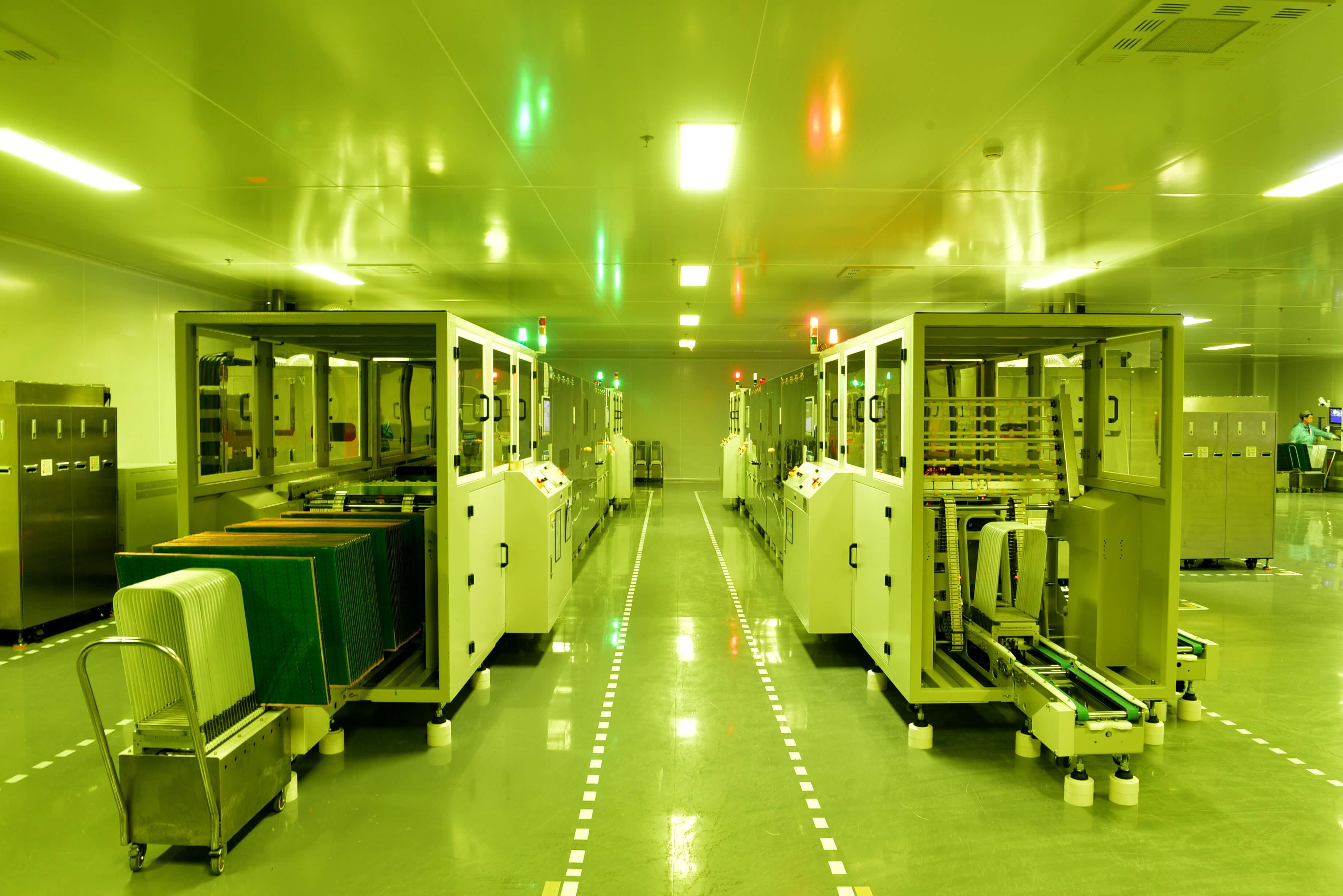 三級：全自動LED位置合わせ露光機（科学テレビ）